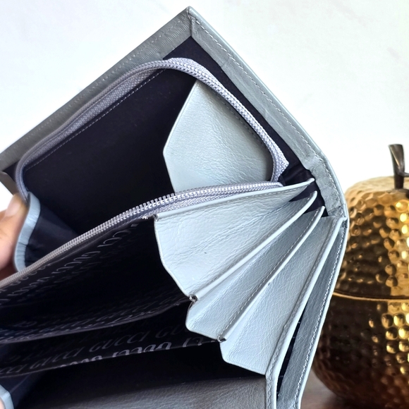 Gucci Leather Continental Flap Gray Wallet Rectangular "G" Signature Gucci Clasp - Picture 10 of 16